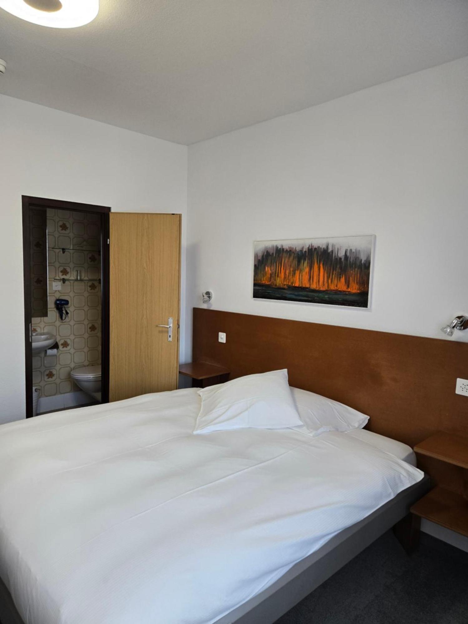 De La Paix Hotel 3*